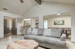Hutto 4 Bedroom - Spacious - Lovely Private Home - Image 3