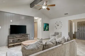 Hutto 4 Bedroom - Spacious - Lovely Private Home - Image 2
