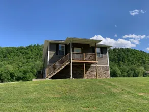 Riverfront getaway with steps to fishing paradise. - Image 2