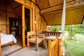 Hin Khong Villa bungalow with two single beds - Image 3