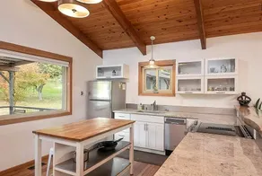 Downtown retreat with hot tub, & beach steps away - Image 2