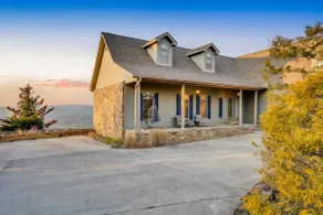Scenic 2-bedroom cabin with heavenly views - Image 2
