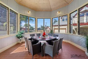 Federation home in town, close to lake & shops - Image 3