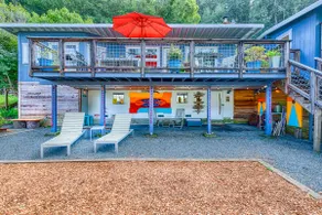 Riverfront cottage w/ hot tub, lush gardens, privacy & river access, pets ok! - Image 4