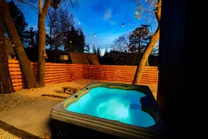 Central Location, Sunset Views & HOT TUB - Image 3