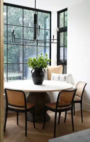 Luxury Design Home Centrally Located - Image 3