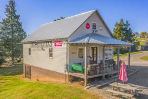 Loft at the Country Store! Unique Southern Stay! 1bed, 1bath - Image 2