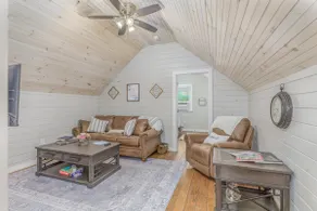 Loft at the Country Store! Unique Southern Stay! 1bed, 1bath - Image 3