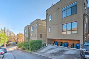 Upscale Cap Hill Townhome w/Deck Views of Cascades - Image 3