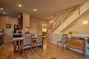 Upscale Cap Hill Townhome w/Deck Views of Cascades - Image 5