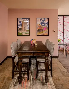 Cute Downtown 1 BR • 1 block off Brdwy • Annex 222 - Image 3