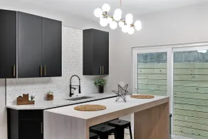 Exceptional High-End 4B/3B - W/Roofdeck - Image 3