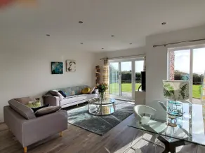 Beautiful 3 bed cottage with sea views. - Image 2