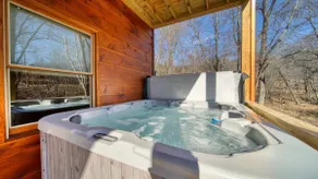 Highland Hideaway- Hot tub-Pool Table-Air Hockey - Image 2
