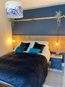 Modern & Cosy Retreat - walk to beach, parking - Image 2