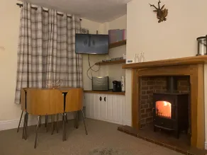 A cosy 2 bedroom family friendly living space - Image 5