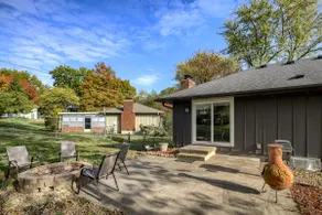 KC Stadium-Chef kitchen -King bed -4 TVs- fire pit - Image 3
