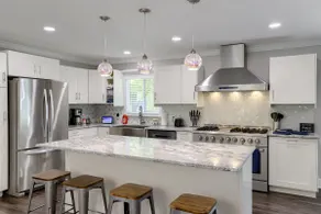 KC Stadium-Chef kitchen -King bed -4 TVs- fire pit - Image 4