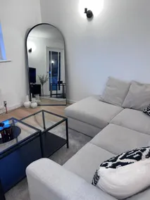 Luxury modern 2 bedroom apartment - free parking - Image 3