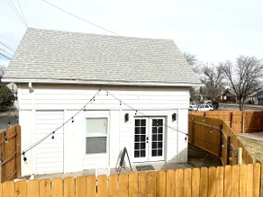 Bright and cozy loft cottage guest house. - Image 3
