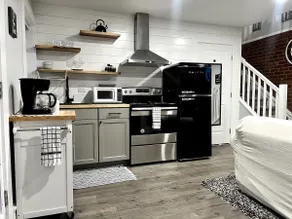 Bright and cozy loft cottage guest house. - Image 5