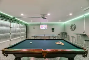 Two Game Rooms with Hot Tub - Image 4