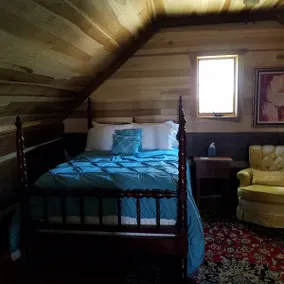 Historic Log Cabin on 200 acre farm, pasture and forest with panoramic views! - Image 3