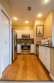 Luxurious 1 Bedroom in the Heart of Seattle! - Image 5