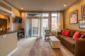 Luxurious 1 Bedroom in the Heart of Seattle! - Image 2