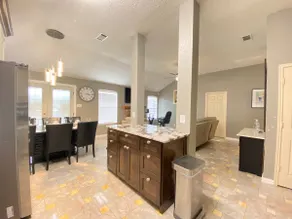 Cozy 3-Bedroom Full Residential Home in Garland - Image 5