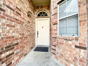 Cozy 3-Bedroom Full Residential Home in Garland - Image 2