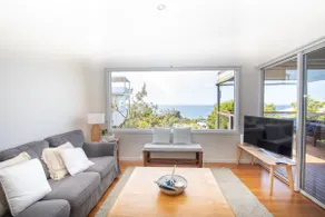 BEST OCEAN VIEWS ON STRADDIE + SUNSET DECK - Image 3