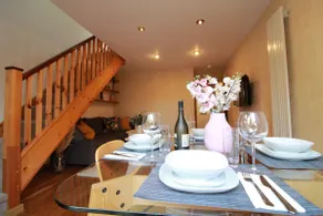 Cheerful Two-Bedroom Residential Home - Image 5