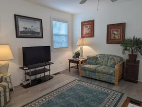 Adorable Uptown Cottage - Image 3
