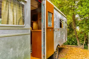 Elegant fully restored 25ft 1950's Vintage Caravan - Image 3