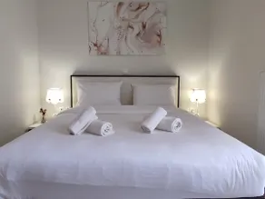 Central & Comfortable, with Acropolis view - Image 2