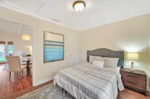 2BR/2BA Cottage-Style House in Pasadena - Image 4