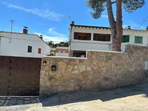 House with a garden and barbecue - Image 5