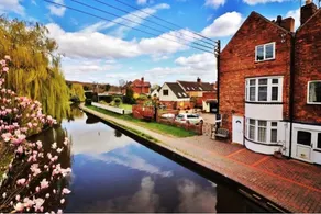 Idyllic 2 bedroom Canal facing Cottage in Hopwas - Image 2