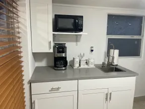Cozy getaway, 1 BR Suite minutes from attractions. - Image 4