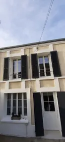 Pleasant townhouse in a quiet cul-de-sac. - Image 2