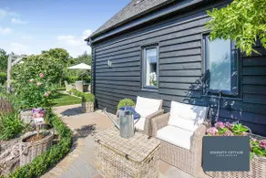 Peaceful 3 Bedroomed Cottage with Hot tub - Image 3