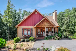 Cozy Cottage minutes from Wineries & 5 miles to Dahlonega Square - Image 2