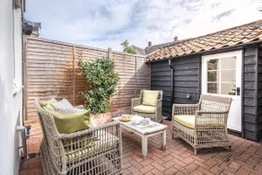 No77 is a Pretty Grade II listed Cottage in the heart of Lavenham. - Image 4