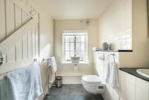 No77 is a Pretty Grade II listed Cottage in the heart of Lavenham. - Image 5