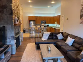 Hunter Mnt Condo - Hiking -Sleeps 8 Spring Getaway - Image 4
