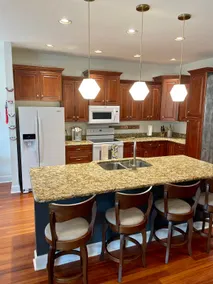Cheerful 4 Bed, 3 Bath Home with Screened Pool - Image 5