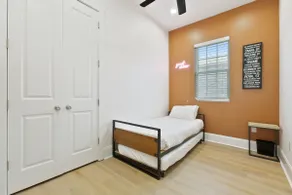 Luxury & Amenities with Comfort & Parking - Image 5