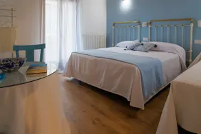 Centrally located and cozy house where you'll want to return. - Image 3