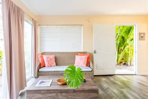Kona Pure Aloha Ocean-view Jr Suite - Image 4